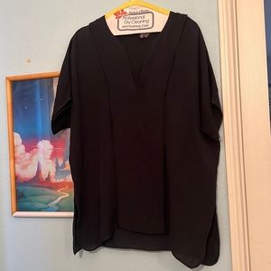 Navy blue/black silk blouse. Vince size medium. Front panel/pleat. Deep v neck